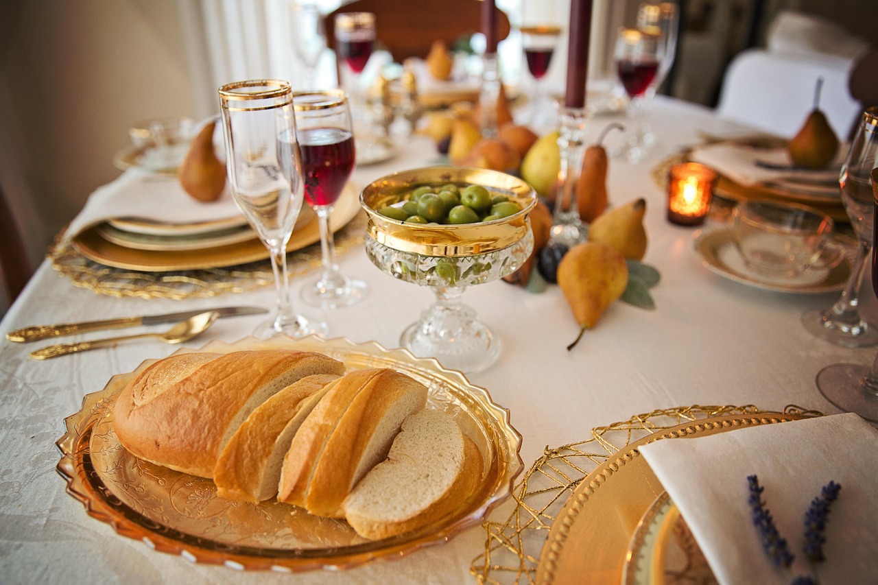 Thanksgiving, thanksgiving dinner, table — How Professional Resumes Are Beneficial In Achieving Your Dream Job?